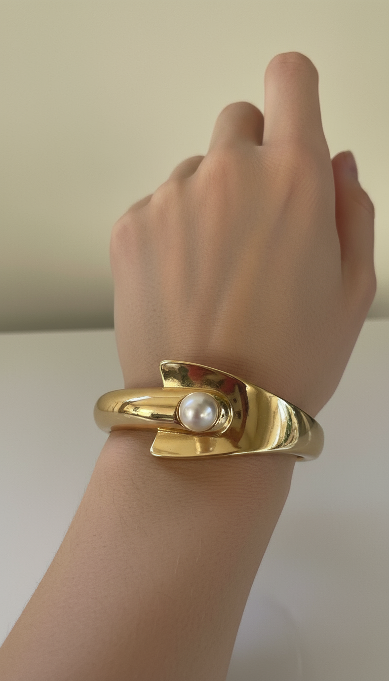 Elegant Pearl Cuff